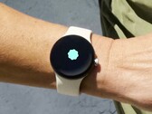 Oczekuje się, że zegarek Google Pixel Watch wkrótce otrzyma funkcję wykrywania wysokiego ciśnienia krwi, podobnie jak zegarek Apple. (Źródło obrazu: Google)