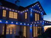 Oświetlenie zewnętrzne Govee Permanent Outdoor Lights 2 Pro przedstawione na zewnątrz domu