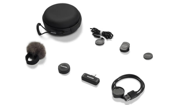 Kamera Insta360 Mic Air jest dostarczana ze wszystkimi potrzebnymi akcesoriami. (Źródło zdjęcia: Insta360)