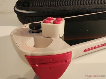 Przyciski akcji i pad kierunkowy można wymienić