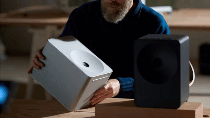 Samsung Music Studio 7 w kolorze białym i czarnym (źródło zdjęcia: Samsung)