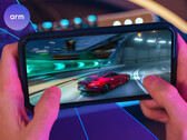 Od 2026 roku procesory graficzne ARM będą dostarczane z akceleratorami klasy NPU do zasilania NSS. Na zdjęciu: telefon z uruchomioną grą mobilną. (Źródło zdjęcia: ARM)