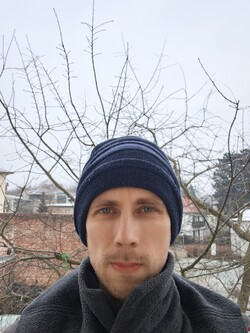 Selfie z przednim aparatem 50 MPix z autofokusem 