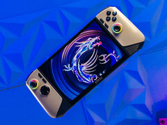 Claw 8 AI+ wydaje się być obecnie lepszym urządzeniem niż w momencie premiery. Na zdjęciu: handheld. (Źródło obrazu: MSI - edytowane)