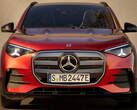 Nowy Mercedes GLA debiutuje jako pojazd elektryczny wyposażony w technologię 800 V, jednak ładowanie w stacjach szybkiego ładowania o napięciu 400 V wymaga zastosowania opcjonalnego wzmacniacza prądu stałego.