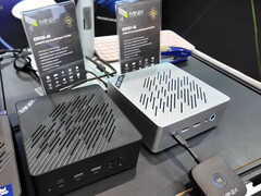 ER936-AI i ER937-AI znajdą się w przedziale od 1000 do 1200 dolarów. Na zdjęciu: dwa mini PC na targach Computex 2025. (Źródło zdjęcia: Team Pandory)