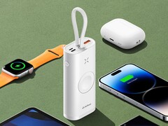 Powerbank Stuffcool Ally posiada szereg portów i bezprzewodową podkładkę ładującą. (Źródło zdjęcia: Stuffcool)