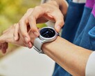 Seria Galaxy Watch6 zobaczy powrót obrotowego bezela z Galaxy Watch4 Classic, aczkolwiek z kilkoma poprawkami projektowymi, ten ostatni na zdjęciu. (Źródło obrazu: Samsung)