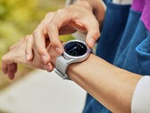 Seria Galaxy Watch6 zobaczy powrót obrotowego bezela z Galaxy Watch4 Classic, aczkolwiek z kilkoma poprawkami projektowymi, ten ostatni na zdjęciu. (Źródło obrazu: Samsung)