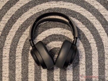Arctis Nova Pro Omni w kolorze czarnym.