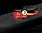 Karta Lexar 1TB microSD Express spoczywająca na Switch 2 (źródło obrazu: Lexar z poprawkami)