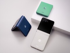 Motorola Razr ma mocniejszy zawias i lepszą ochronę przed kurzem. (Źródło zdjęcia: Motorola)