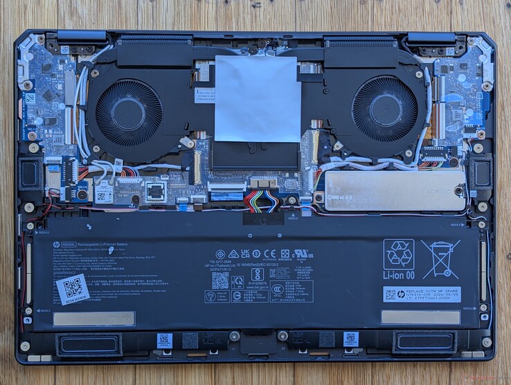 Płyta główna komputera HP OmniBook Ultra Flip 14 w celach porównawczych
