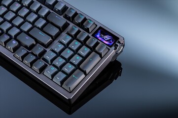 ROG Azoth 96 HE posiada ekran OLED, który może wyświetlać istotne informacje systemowe, takie jak temperatura GPU i CPU. (Źródło obrazu: Asus)