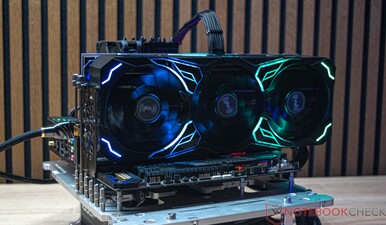 KFA2 GeForce RTX 4080 Super SG podczas pomiaru hałasu