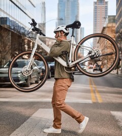 Velotric Tempo waży 39 funtów (17,7 kg) z akumulatorem 