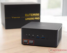 Minisforum EliteMini UM890 Pro z procesorem AMD Ryzen 9 8945HS. (Źródło obrazu: Notebookcheck)