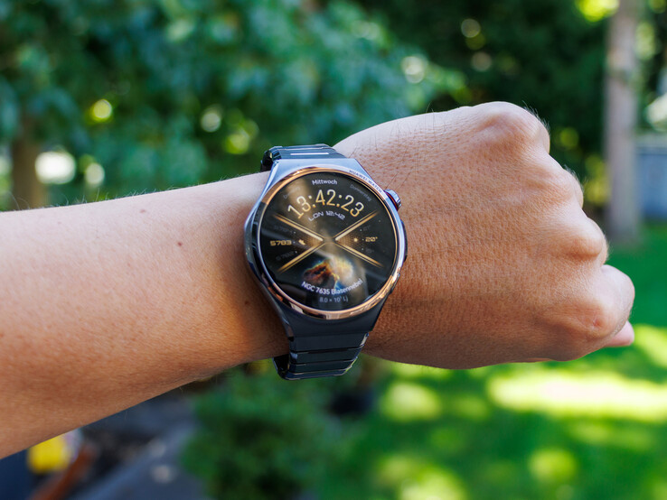 Huawei Watch 6 Pro na świeżym powietrzu