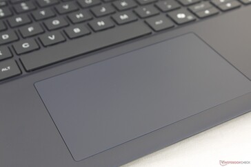 Clickpad jest mały, a jego naciśnięcie wywołuje gąbczaste sprzężenie zwrotne
