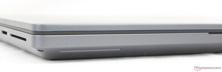 Przód: Brak portów