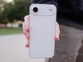 Apple podobno obniża koszty wyświetlaczy iPhone'a 17 i 17 Air. (Źródło obrazu: AppleTrack)