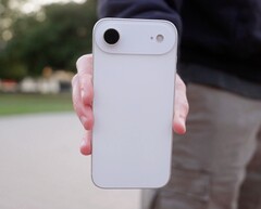 Apple podobno obniża koszty wyświetlaczy iPhone'a 17 i 17 Air. (Źródło obrazu: AppleTrack)