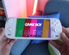 Model AYN Odin 3 jest wyposażony w 6-calowy wyświetlacz OLED o rozdzielczości 1080p i częstotliwości odświeżania 120 Hz.