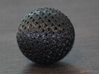 Nadruki TPU działają; kula ma średnicę 30 mm, a boki trójkąta mierzą 3 mm