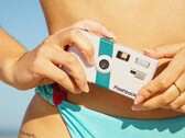 One35 V2 wygląda jak analogowy aparat kompaktowy, ale posiada cyfrowy sensor. (Źródło obrazu: Flashback)