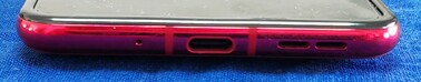 Dół: mikrofon, port USB-C, głośniki