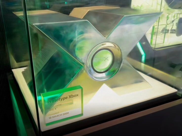 Oryginalny prototyp konsoli Xbox "Big-X" (Źródło obrazu: Macho Nacho Productions via YouTube)