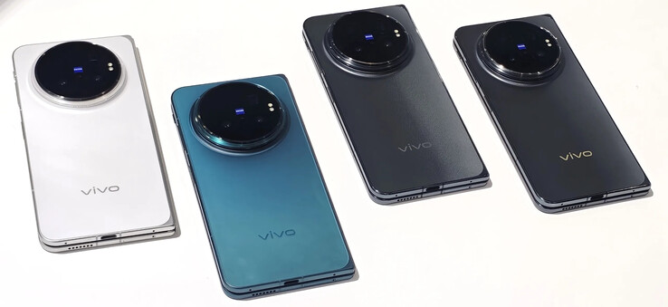 Model Vivo X Fold6 w czterech wersjach kolorystycznych dostępnych w momencie premiery.