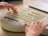 Omnichord OM-108 świętuje 70. rocznicę powstania firmy Suzuki. (Źródło: Suzuki)