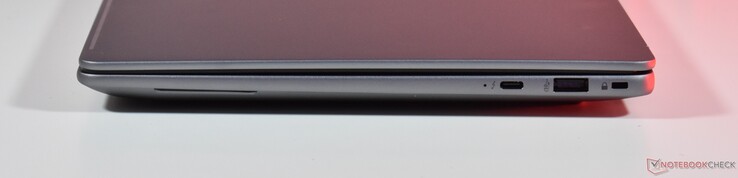 prawo: Thunderbolt 4, USB-A 3.2 Gen 2, gniazdo Nano Lock
