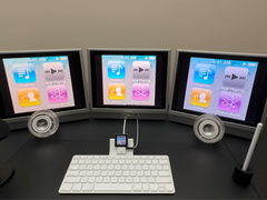 Obraz pełnej konfiguracji iPod Nano/3-monitory.