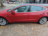 Produkcja Modelu 3 kosztuje zaledwie 33 600 USD, a Tesla zarabia 10 000 USD na każdym samochodzie