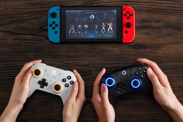 Kontroler Bluetooth 8BitDo Ultimate 2 jest dostępny tylko w dwóch kolorach i jest kompatybilny tylko z Windows i Switch. (Źródło obrazu: 8BitDo)