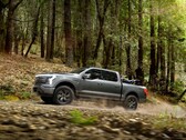 Ford F-150 Lightning Pro jest wyposażony w dwusilnikowy układ napędowy AWD do jazdy w terenie. (Źródło zdjęcia: Ford)