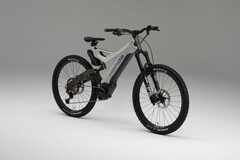 Koncepcyjny rower elektryczny Honda e-MTB ma nietypową ramę z wahaczem (źródło zdjęcia: Honda)