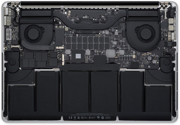 wnętrze MBP 15 (fot. Apple)