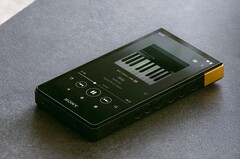 Walkman NW-ZX707 to droższe z najnowszych urządzeń Walkman firmy Sony. (Źródło zdjęć: Sony)