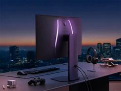 LG UltraGear OLED 32GX870A bazuje na modelu UltraGear OLED 32GS95UE, oferując lepszą obsługę oprogramowania i bardziej wszechstronne porty. (Źródło zdjęcia: LG)