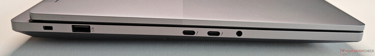 Po lewej: Kensington Lock, USB-A 3.2 Gen.2 (10 Gbit/s, zawsze włączone), 2x USB-C 4.0 z Thunderbolt 4 (40 Gbit/s, DisplayPort 2.1, PowerDelivery 3.0), 3,5 mm audio