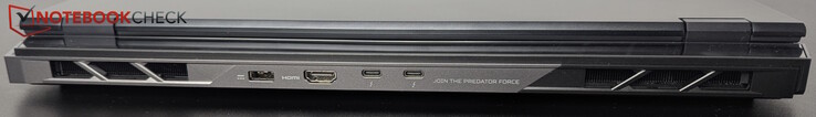 Tył: Zasilanie, HDMI, 2x USB-C TB 5
