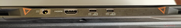 Tył: Wejście DC, HDMI, USB-C 4 (w tym PD), USB-C 3.1 Gen2 (w tym PD)