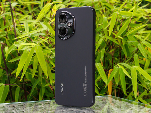 Honor 400 (na zdjęciu) doczeka się w tym roku następcy, którego kluczowe specyfikacje pozostaną niezmienione. (Źródło zdjęcia: Notebookcheck)