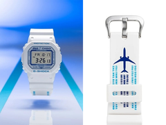 Na zdjęciu - zegarek Casio x ANA DW-5600 wraz z paskiem z detalami o tematyce lotniczej. (Źródło zdjęcia: @geesgshock na Instagramie - edytowane)