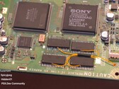 Konsola PlayStation 1 z modyfikacją zwiększającą pamięć RAM do 16 MB