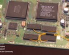 Konsola PlayStation 1 z modyfikacją zwiększającą pamięć RAM do 16 MB