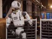 Atlas sortuje części. (Źródło zdjęcia: Boston Dynamics)
